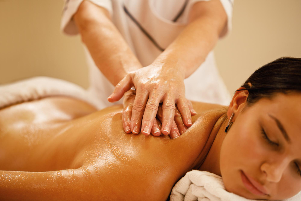 El massatge i teràpia ayurvèdica són un complement a la pràctica de ioga i meditació