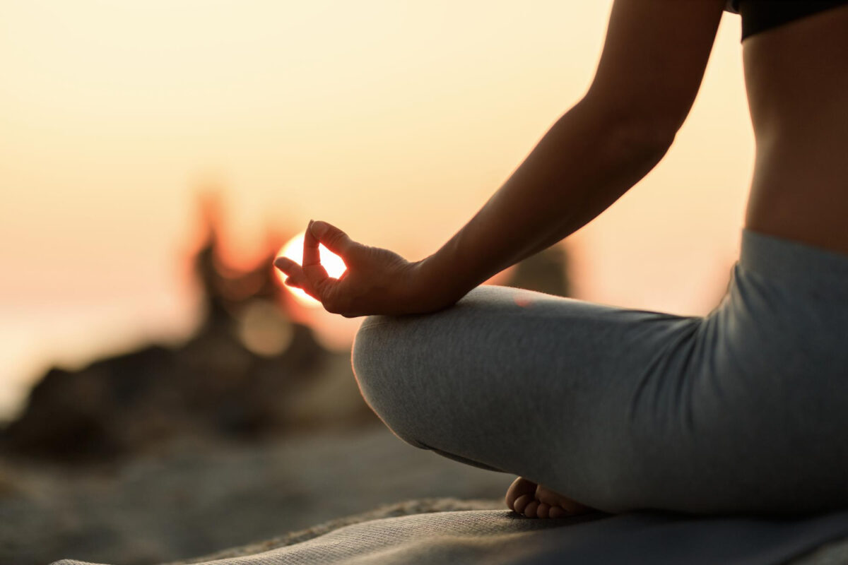 Uno de los grandes beneficios del yoga restaurativo es devolver nuestro estado de salud natural