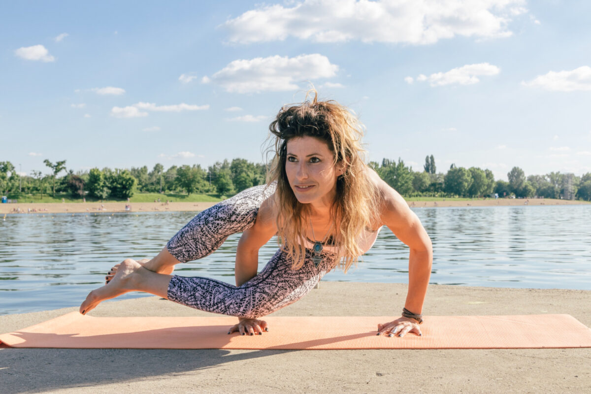 It is possible to take yoga classes in summer completely remotely